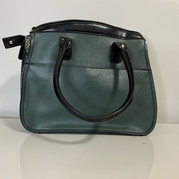 2/45$ London fog bag like new - Picture 2 of 4